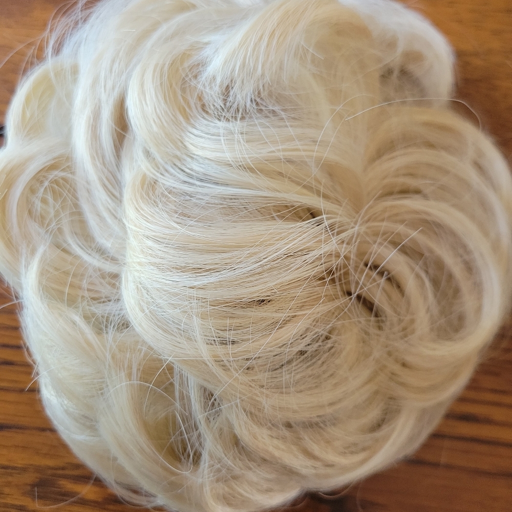 CUTE Platinum blonde messy bun